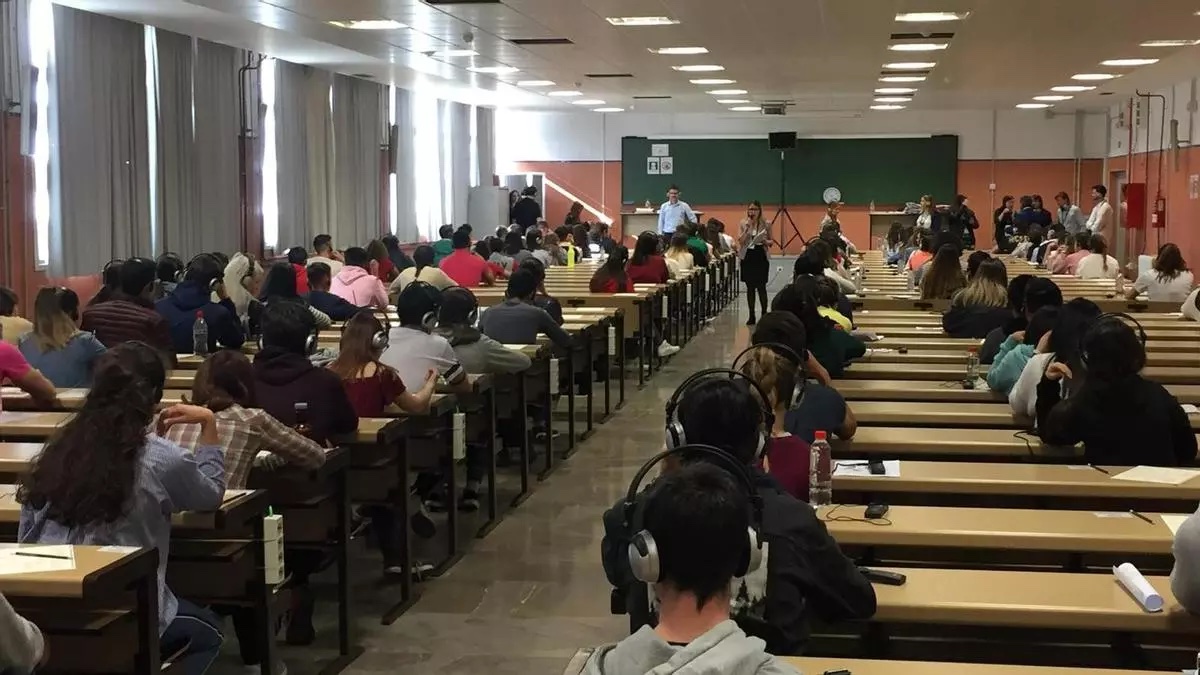Más de 150 estudiantes de Huelva realizan su examen oficial de Cambridge con una tecnología pionera en la provincia
